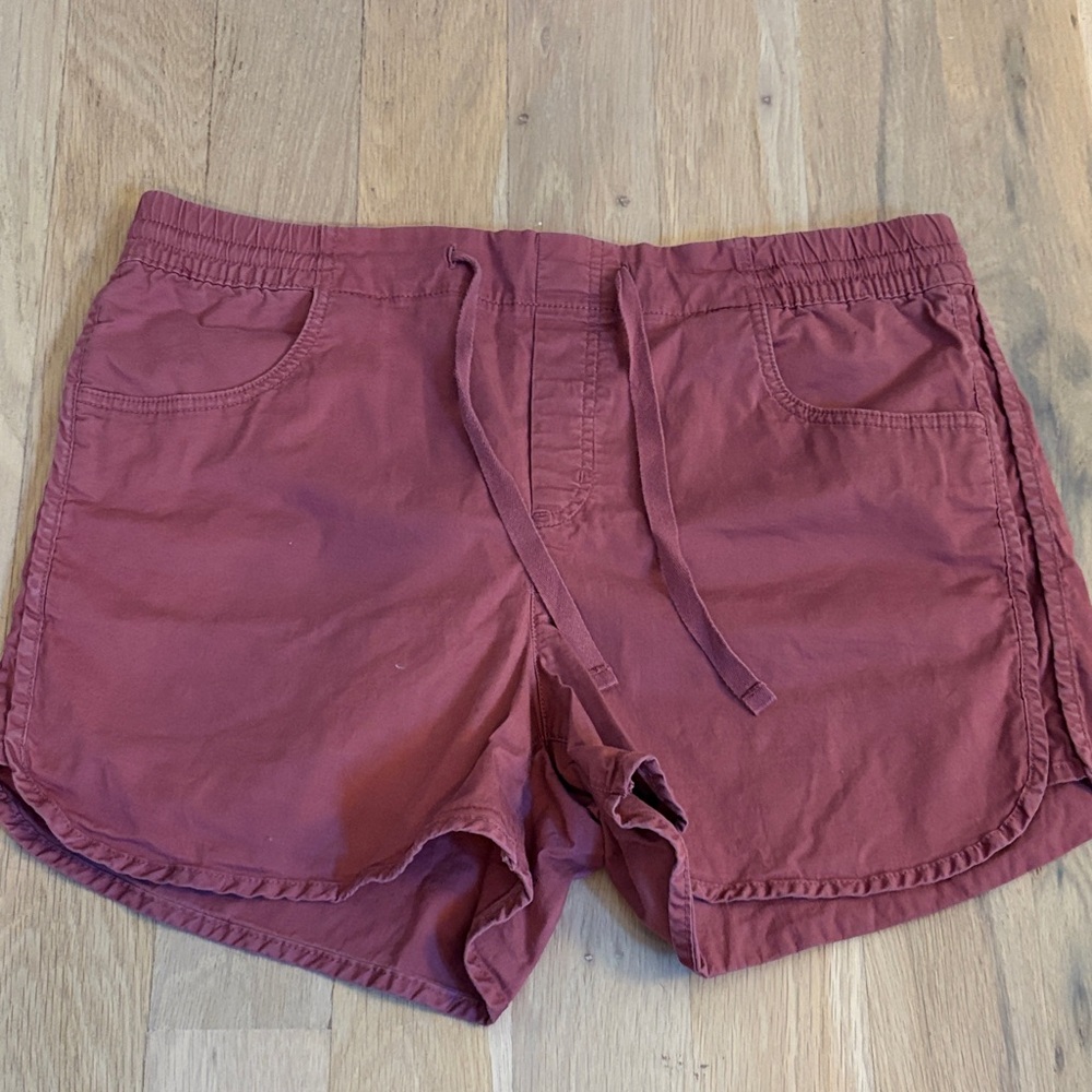 Eddie Bauer Women's Cargo Shorts in Burgundy